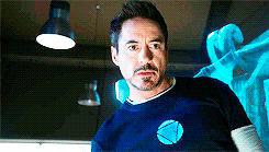 Robert Downey Jr GIF. Gifs Filmsterren Robert downey jr Mtv movie awards Neem een â€‹â€‹knie 