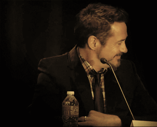 Robert Downey Jr GIF. Sherlock holmes Gifs Filmsterren Jude law Robert downey jr Onhandig 