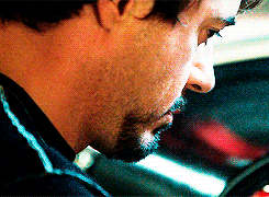Robert Downey Jr GIF. Sherlock holmes Gifs Filmsterren Jude law Robert downey jr Onhandig 