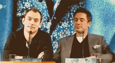 Chris Hemsworth GIF. Gifs Filmsterren Chris hemsworth Robert downey jr Lachend Glimlachen Werkend The avengers 