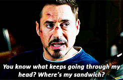 Robert Downey Jr GIF. Gifs Filmsterren Robert downey jr Glimlachen Waarnemend Luisteren 