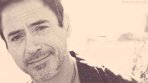 Robert Downey Jr GIF. Verward Gifs Filmsterren Robert downey jr Onhandig Het denken 