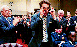 Robert Downey Jr GIF. Gifs Filmsterren Ben stiller Robert downey jr Tropic thunder Kirk lazarus Tugg speedman 
