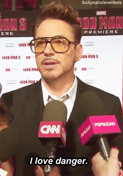 Robert Downey Jr GIF. Films en series Iron man Gifs Filmsterren Robert downey jr Vliegend Lachend Glimlachen Opknoping 