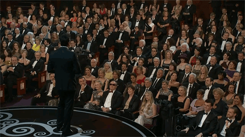 Robert Downey Jr GIF. Gifs Filmsterren Robert downey jr Glimlachen Waarnemend Luisteren 