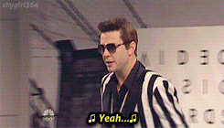 Miley Cyrus GIF. Artiesten Miley cyrus Gifs Robin thicke Snl Saturday night live Mesnl Vanessa bayer 