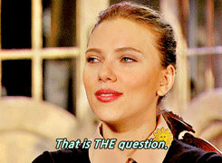 Scarlett Johansson GIF. Gifs Filmsterren Scarlett johansson Strutting Zwarte weduwe 