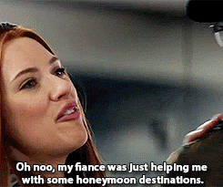 Scarlett Johansson GIF. Gifs Filmsterren Scarlett johansson Strutting Zwarte weduwe 
