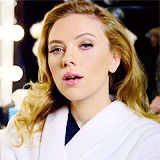 Scarlett Johansson GIF. Gifs Filmsterren Scarlett johansson Strutting Zwarte weduwe 
