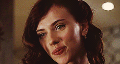 Scarlett Johansson GIF. Gifs Filmsterren Scarlett johansson Strutting Zwarte weduwe 