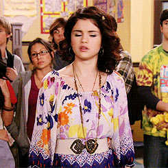 Selena Gomez GIF. Artiesten Wizards of waverly place Selena gomez Gifs Gefrustreerd Ge&euml;rgerd Knorrig Alex russo 