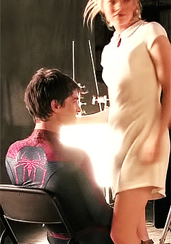 Spiderman Films en series Gifs Filmsterren Andrew Garfield Emma stone snl de Amazing Spiderman 2 q1 