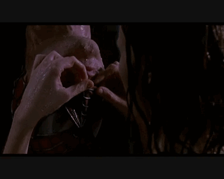 Spiderman Film Films en series Gifs Filmsterren Tobey maguire Kirsten Dunst klem klassieke sc&egrave;ne ondersteboven 