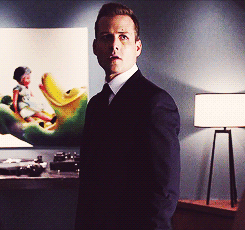 Suits GIF. Films en series Gifs Suits Donna paulsen Harvey specter 
