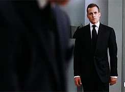 Suits GIF. Films en series Gifs Suits Harvey specter Gabriel macht 