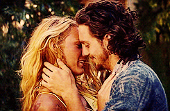 Taylor Kitsch GIF. Gifs Filmsterren Taylor kitsch Shirtless Zuigeling 