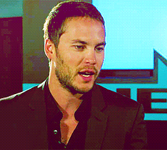Taylor Kitsch GIF. Gifs Filmsterren Taylor kitsch Shirtless John carter 