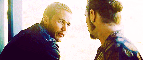Taylor Kitsch GIF. Tv Gifs Filmsterren Taylor kitsch Friday night lights Tim riggins 