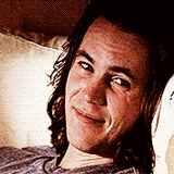 Taylor Kitsch GIF. Gifs Filmsterren Taylor kitsch Vinger guns Vermoord me 