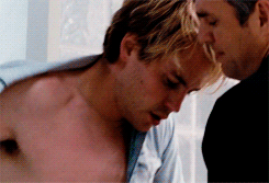 Taylor Kitsch GIF. Gifs Filmsterren Taylor kitsch Shirtless Zuigeling 
