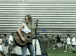 Taylor Swift GIF. Artiesten Taylor swift Gifs Mtv 22 