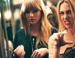 Taylor Swift GIF. Artiesten Taylor swift Bril Gifs Pyjama 