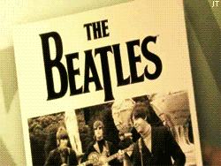 The Beatles GIF. Muziek Artiesten George The beatles Gifs Wijnoogst Oud Zwart en wit Paul mccartney John lennon Ri 