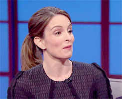 Tina Fey GIF. Gifs Filmsterren Tina fey Schouderophalend Idk I dont know I aint zelfs gek Schouderophalen 