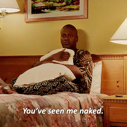 Tina Fey GIF. Dansen Gifs Filmsterren Tina fey L Nbc 30 rock Liz citroen Chris parnell Dr ruimtevaarder Griepprik 
