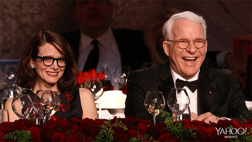 Tina Fey GIF. Gifs Filmsterren Tina fey Schouderophalend Idk I dont know I aint zelfs gek Schouderophalen 