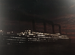 Leonardo Dicaprio GIF. Films en series Titanic Doei Leonardo dicaprio Gifs Filmsterren Otp Golvend 