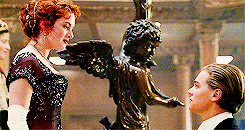 Titanic GIF. Liefde Film Films en series Titanic Leonardo dicaprio Kus Gifs Filmsterren Lachend Glimlachen 