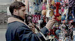 Tom Hardy GIF. Acteur Gifs Filmsterren Tom hardy Glimlachen Man Schattige 