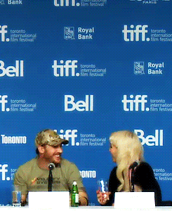 Tom Hardy GIF. Sexy Gifs Filmsterren Tom hardy Wenk Knipogen 