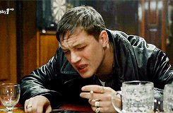 Tom Hardy GIF. Gifs Filmsterren Tom hardy Gerard butler Rocknrolla 