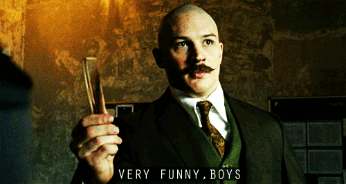 Tom Hardy GIF. Gifs Filmsterren Tom hardy Middelvinger 
