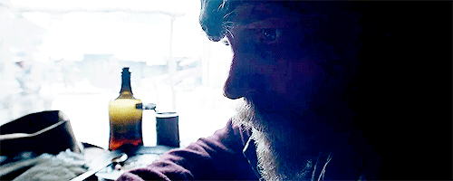 Tom Hardy GIF. Gifs Filmsterren Tom hardy Jonathon ross Hardy keurt 
