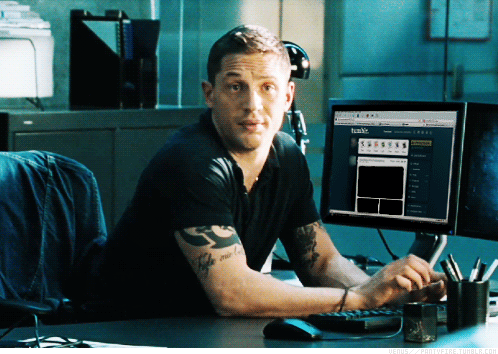 Tom Hardy GIF. Sexy Gifs Filmsterren Tom hardy Wenk Knipogen 