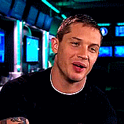 Tom Hardy GIF. Sexy Gifs Filmsterren Tom hardy Wenk Knipogen 