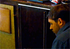 Tom Hardy GIF. Sexy Gifs Filmsterren Tom hardy Wenk Knipogen 