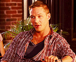 Tom Hardy GIF. Acteur Gifs Filmsterren Tom hardy Glimlachen Man Schattige 