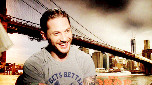Tom Hardy GIF. Gifs Filmsterren Tom hardy Jonathon ross Hardy keurt 