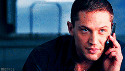 Tom Hardy GIF. Acteur Gifs Filmsterren Tom hardy Glimlachen Man Schattige 