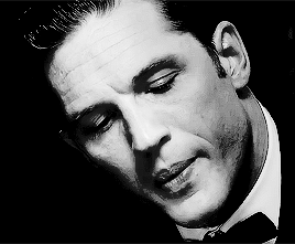 Tom Hardy GIF. Sexy Gifs Filmsterren Tom hardy Wenk Knipogen 