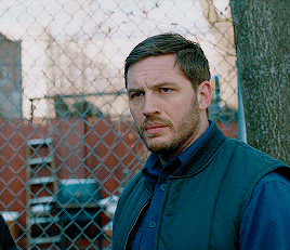 Tom Hardy GIF. Interview Gifs Filmsterren Tom hardy Gerard butler Idris elba Britse acteurs Rots n rolla Guy richie 