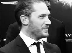 Tom Hardy GIF. Gifs Filmsterren Tom hardy Jonathon ross Hardy keurt 