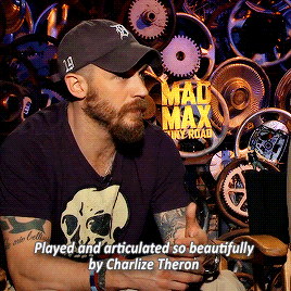 Tom Hardy GIF. Interview Gifs Filmsterren Tom hardy Gerard butler Idris elba Britse acteurs Rots n rolla Guy richie 