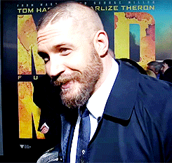 Tom Hardy GIF. Sexy Gifs Filmsterren Tom hardy Wenk Knipogen 