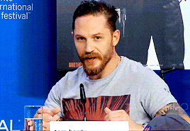 Tom Hardy GIF. Film Films en series Inception Gifs Filmsterren Tom hardy Eames 