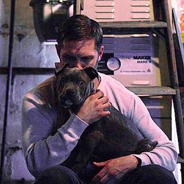 Tom Hardy GIF. Gifs Filmsterren Tom hardy Jonathon ross Hardy keurt 